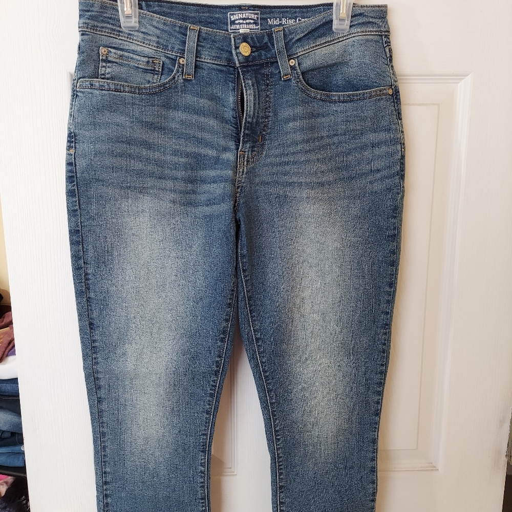 Levi's Midrise Capri's size 10